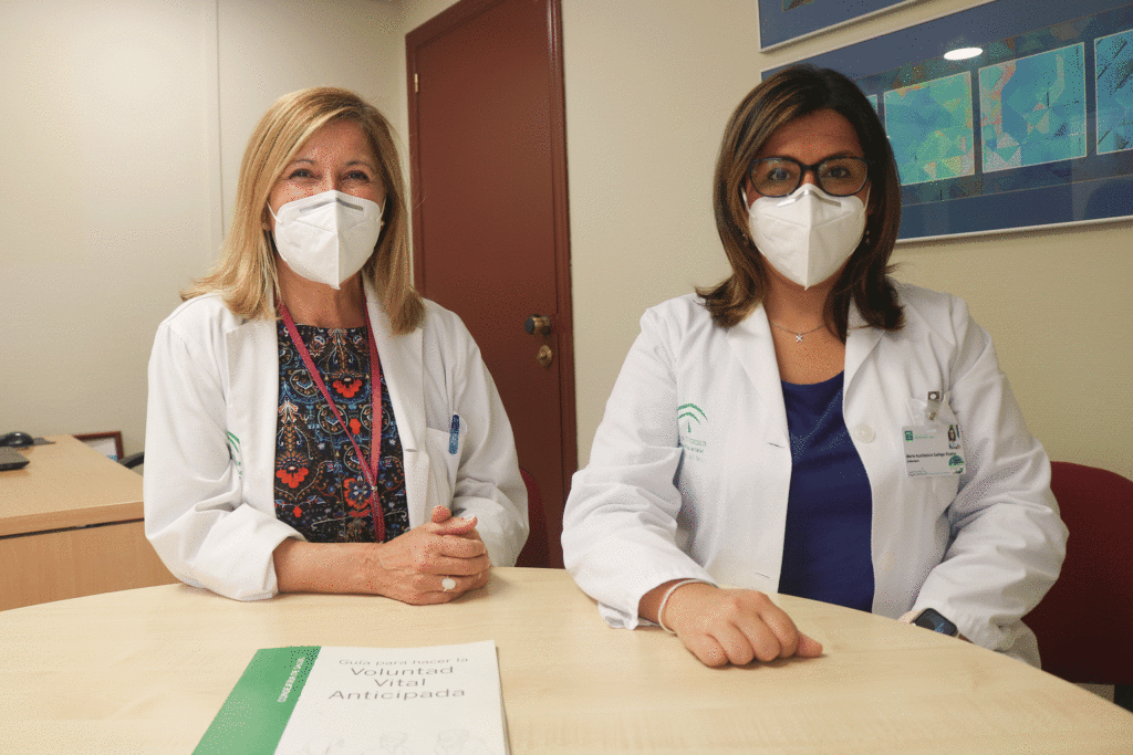 las dos enfermeras que se encargan del registro de voluntades vitales anticipadas
